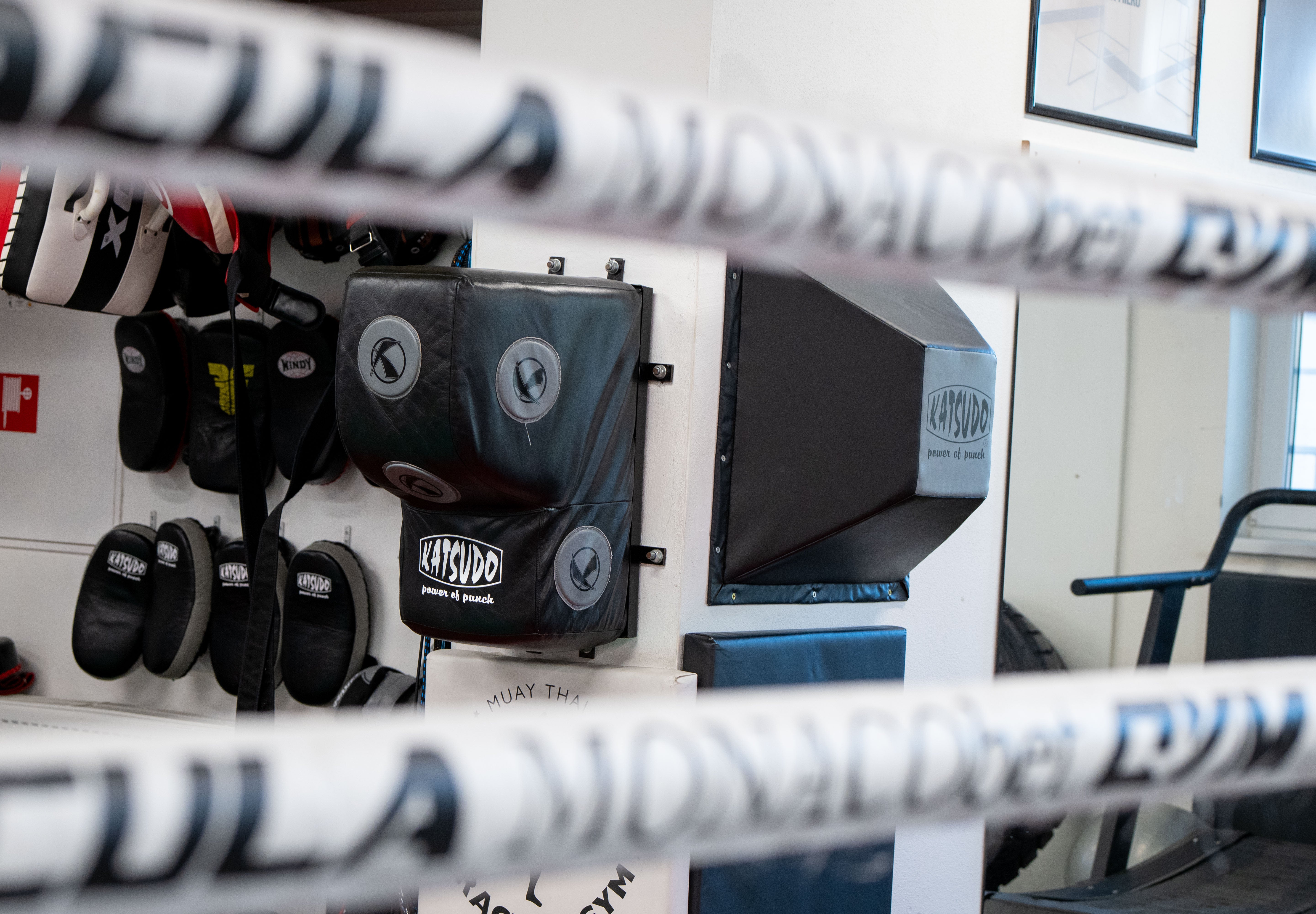 Katsudo Wall-Mounted Leather Punching Pad Pacton, Black