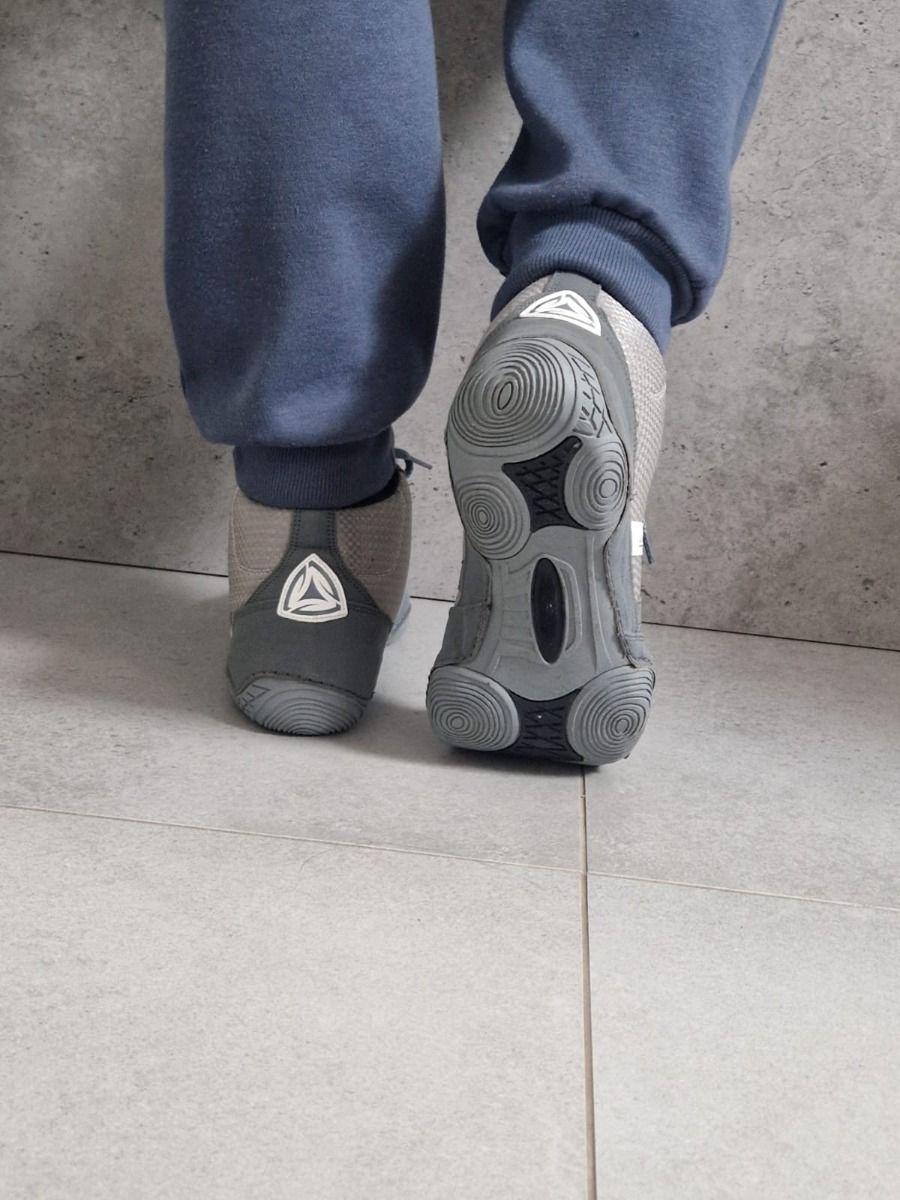La sport wrestling shoes, grey
