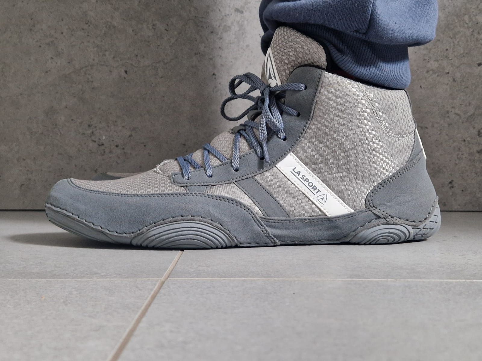 La sport wrestling shoes, grey